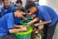 Keterangan foto : Warga Binaan Lapas Kelas IIA Bogor Budidaya Ikan Lele dalam Ember, (Kamis, 3/8/2023)