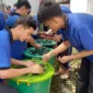 Keterangan foto : Warga Binaan Lapas Kelas IIA Bogor Budidaya Ikan Lele dalam Ember, (Kamis, 3/8/2023) 