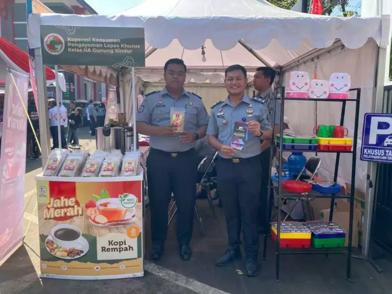 Keterangan foto : Lapas Kelas IIA Cikarang (Lapas Cikarang) pamerkan Produk unggulan Warga Binaan Pemasyarakatan Lapas Cikarang tampil di pameran EXPO Pelayanan Publik dan Pentas Seni Budaya, Senin (7/8/2023)