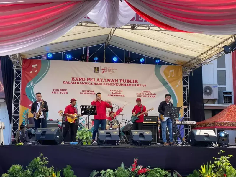 Keterangan foto : LaCika band kali ini tampil apik dalam penampilannya di Festival Band Indie kantor Wilayah Kementerian Hukum dan Hak Asasi Manusia Jawa Barat, Senin (07/08/2023)