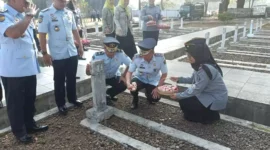 Balai pemasyarakatan kelas II Subang Laksanakan Tabur Bunga di Makam Pahlawan Cidongkol, (Rabu, 9/8/2023) 