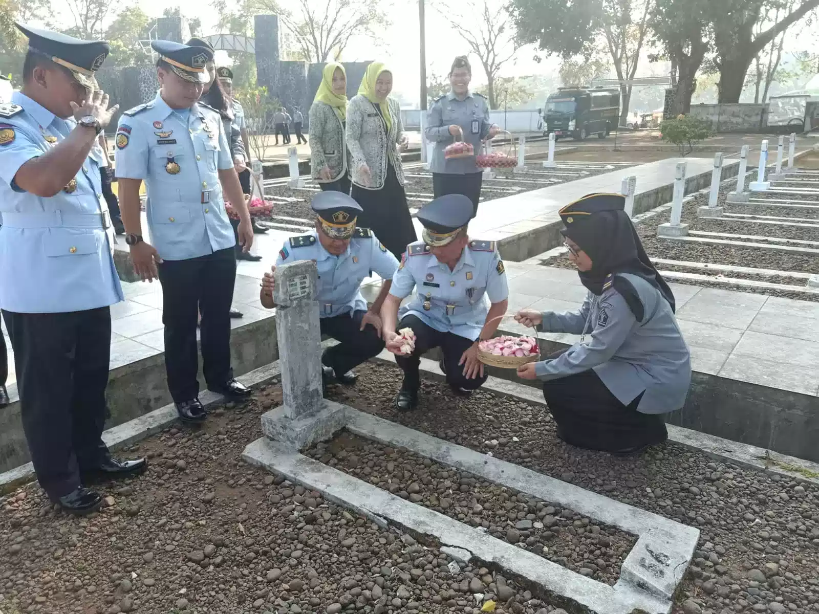 Bapas Subang Gelar Tabur Bunga di Makam Pahlawan Cidongkol I Teras Media