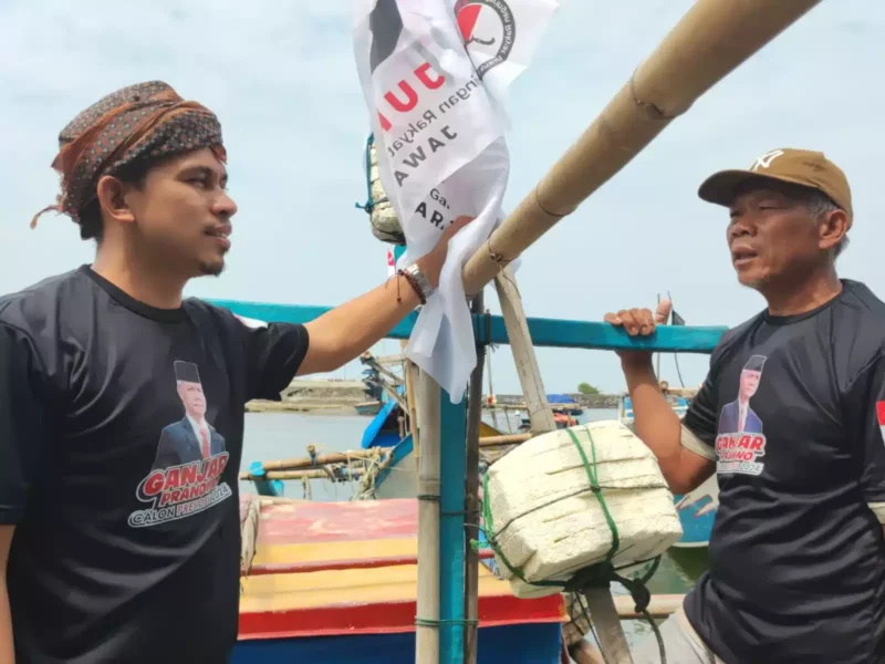 Keterangan foto : Sekretaris Nasional Jaringan Rakyat Untuk Ganjar (JURAGAN) saat dimintai sikapnya terhadap keputusan Golkar dan PAN, Selasa (15/8/2023)