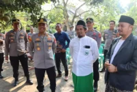 Keterangan foto : Kapolres Lebak AKB Suyono SIK Berikan Bantuan Korban Kebakaran Pondok Pesantren Astariqul Ridhollah, (Selasa, 15/8/2023)