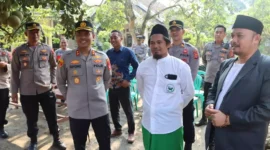 Keterangan foto : Kapolres Lebak AKB Suyono SIK Berikan Bantuan Korban Kebakaran Pondok Pesantren Astariqul Ridhollah, (Selasa, 15/8/2023) 