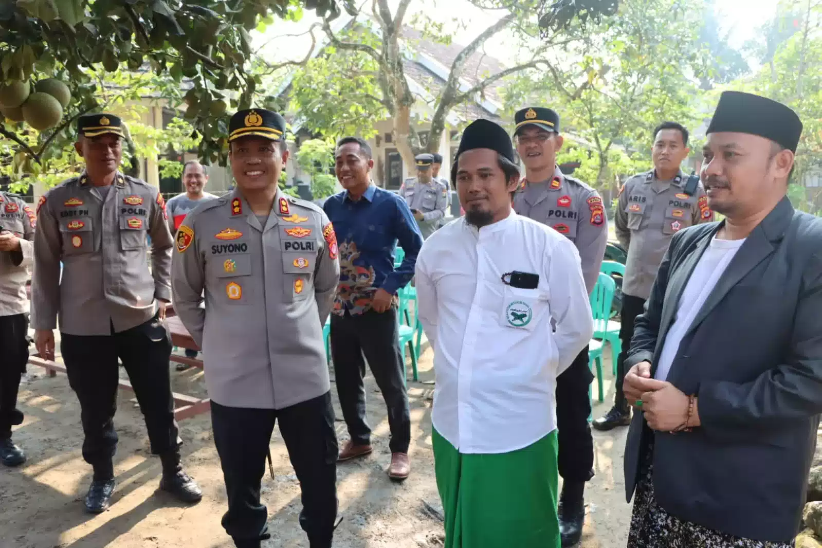 Kapolres Lebak Berikan Bantuan Korban Kebakaran Ponpes Astariqul Ridhollah I Teras Media