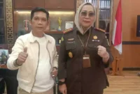 Keterangan foto : Kepala Kejaksaan Negeri (Kajari) Lebak, Mayasari bersama Sekjen Matahukum, Mukhsin Nasir menggunakan baju putih, Rabu (16/8/2023)