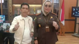 Keterangan foto : Kepala Kejaksaan Negeri (Kajari) Lebak, Mayasari bersama Sekjen Matahukum, Mukhsin Nasir menggunakan baju putih, Rabu (16/8/2023)