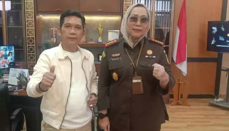 Keterangan foto : Kepala Kejaksaan Negeri (Kajari) Lebak, Mayasari bersama Sekjen Matahukum, Mukhsin Nasir menggunakan baju putih, Rabu (16/8/2023)