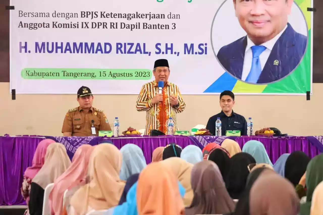 Muhammad Rizal DPR RI Bersama BPJS Ketenagakerjaan Gelar Sosialisasi Jaminan Sosial di Desa Kadu Curug I Teras Media