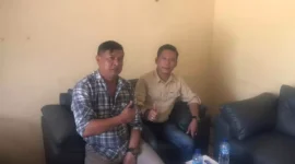 Keterangan foto : Kepala Desa Mekarsari, Adnan dan Sekjen Matahukum, Mukhsin Nasir, Jumat (18/8/2023)