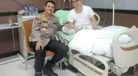Keterangan foto : Kapolda Banten Irjen Pol. Prof. Dr Rudy Heriyanto membesuk Ketua MUI Banten, Senin (21/8/2023)