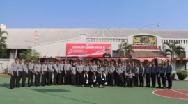 Keterangan foto : Petugas dan Pegawai Lapas Cirebon Ikuti Upacara HUT Kemenkumham Secara Khidmat, (Senin, 21/8/2023) 