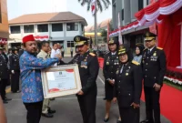 Keterangan foto : Ombudsman Perwakilan Jakarta Raya mendapatkan penghargaan dari Kementerian Hukum dan Hak Asasi Manusia (Kemenkumham) RI atas kontribusinya melakukan Sinergitas dalam rangka mengawasi penyelenggaraan pelayanan publik, Jumat (25/8/2023)