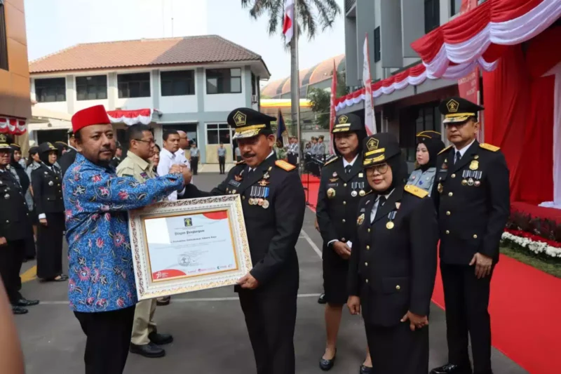 Keterangan foto : Ombudsman Perwakilan Jakarta Raya mendapatkan penghargaan dari Kementerian Hukum dan Hak Asasi Manusia (Kemenkumham) RI atas kontribusinya melakukan Sinergitas dalam rangka mengawasi penyelenggaraan pelayanan publik, Jumat (25/8/2023)