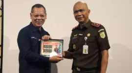 Keterangan foto : Kepala Kejaksaan Tinggi DKI Jakarta Reda Manthovani berkolaborasi dengan Kejaksaan Agung dalam pemulihan aset PT Pos Indonesia (Persero) yang di adakan pada Kamis, 24 Agustus 2023, di Kantor Cabang Pembantu Cikini.