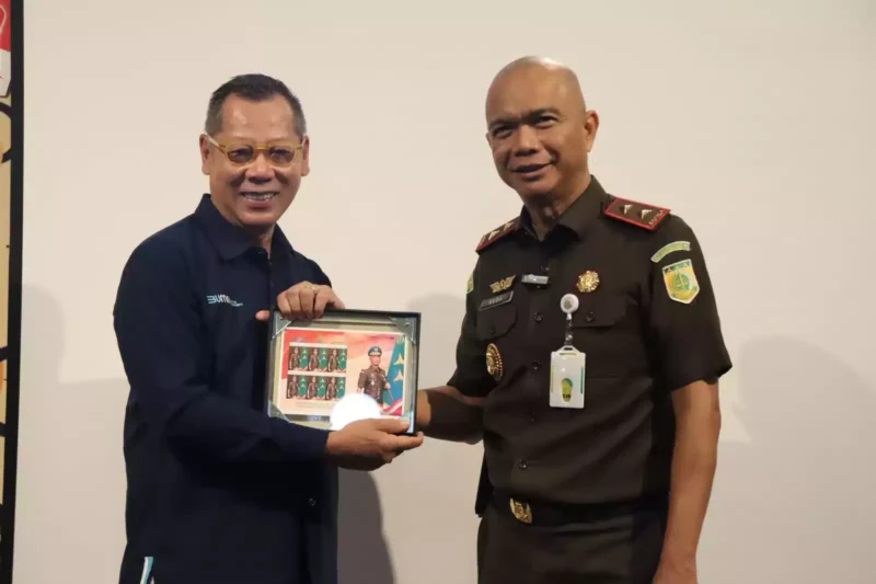 Keterangan foto : Kepala Kejaksaan Tinggi DKI Jakarta Reda Manthovani berkolaborasi dengan Kejaksaan Agung dalam pemulihan aset PT Pos Indonesia (Persero) yang di adakan pada Kamis, 24 Agustus 2023, di Kantor Cabang Pembantu Cikini.