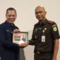 Keterangan foto : Kepala Kejaksaan Tinggi DKI Jakarta Reda Manthovani berkolaborasi dengan Kejaksaan Agung dalam pemulihan aset PT Pos Indonesia (Persero) yang di adakan pada Kamis, 24 Agustus 2023, di Kantor Cabang Pembantu Cikini.