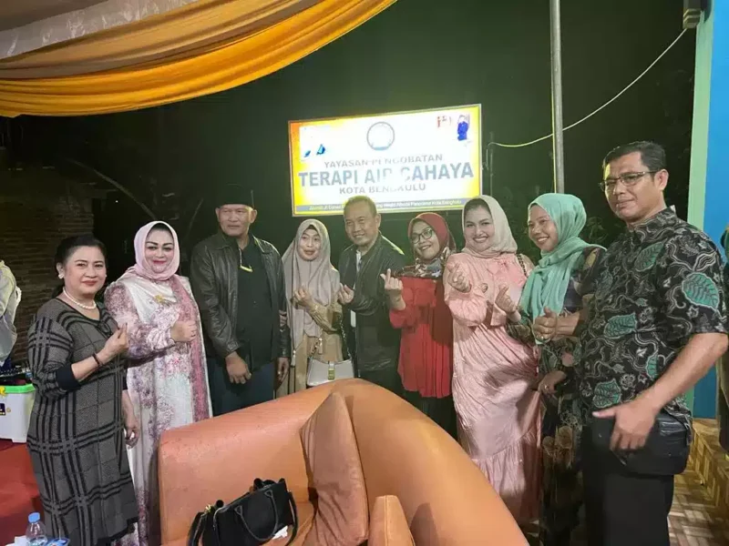 Keterangan foto : Teh Camel menghadiri acara ramah tamah yang digelar oleh Yayasan Terapi Air Cahaya Islami (YTACI) Provinsi Bengkulu pada Jumat, 25 Agustus 2023.