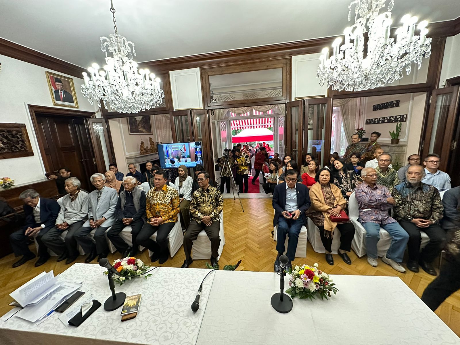 Kunjungi Ceko, Menkopolhukam dan Menkumham Buka Lebar Peluang Repatriasi Korban Pelanggaran HAM Berat 7 Kunjungi Ceko, Menkopolhukam dan Menkumham Buka Lebar Peluang Repatriasi Korban Pelanggaran HAM Berat I Teras Media