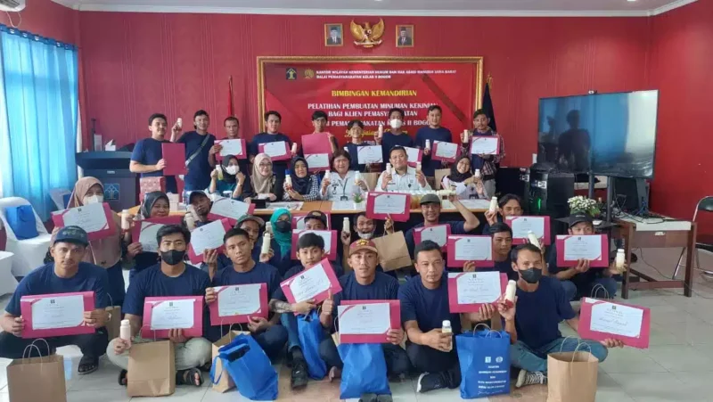 Keterangan foto : Bapas bogor Laksanakan Bimbingan Kemandirian Pelatihan Pembuatan Minuman Kekinian, (Rabu, 30/8/2023) 