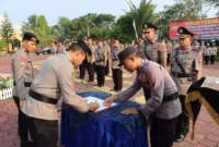 Keterangan foto : Upacara Serahterima Jabatan (Sertijab) Wakapolres Lebak, Kasat Reskrim, Kasat Resnarkoba, Kasikum,Kapolsek Cibadak, Kapolsek Cijaku, Kapolsek Cikulur, Kapolsek Muncang, dan Kapolsek Wanasalam di lapangan Mapolres Lebak. Rabu (30/8/2023)