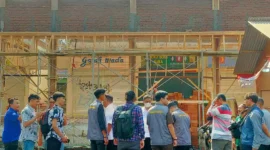 Keterangan foto : Kejaksaan Negeri Kota Malang melalui Kepala Seksi Intelijennya, Eko Budisusanto melakukan pengecekan lapangan terhadap pelaksanaan pekerjaan Revitalisasi Pasar Buku Wilis, Kamis (31/8/2023)