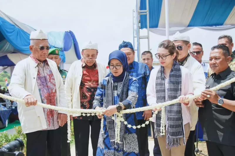 Keterangan Foto : Bupati Lebak Hj. Iti Octavia Jayabaya Resmikan Wisata Baduy Saung Sadulur Damandiri, (Kamis, 31/8/2023) 
