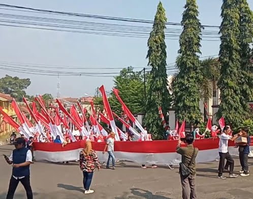 SKh Negeri 01 Lebak Gelar Karnaval Meriahkan HUT RI ke 78 Dengan Membentangkan Bendera 78 Meter dan 78 Umbul Umbul Merah Putih I Teras Media