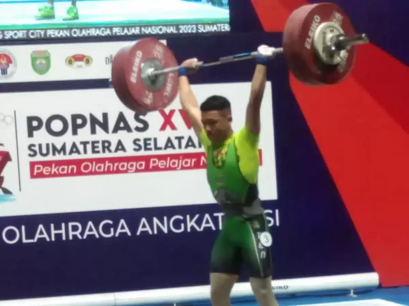 Keterangan foto : Atlet Asal Provinsi Banten Yuda Raih Medali Emas di Cabor Angkat Besi 61 Kg, (Selasa, 29/8/2023) 