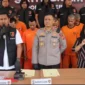 Keterangan Poto : Kasat Reskrim di Damping Kapolres Lebak saat lakukan Press Confress di Mapolres Lebak