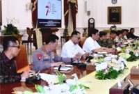 Keterangan Foto: Rapat Terbatas Lanjutan Pembahasan Peningkatan Kualitas Udara Kawasan Jabodetabek yang dipimpin oleh Presiden Republik Indonesia Joko Widodo di Istana Merdeka, Jakarta, Senin (28/8/2023)