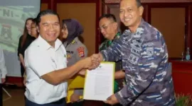 Foto: Pj Gubernur Al Muktabar Kukuhkan Klaster Logistik Penanggulangan Bencana Provinsi Banten
