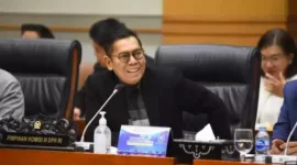 Keterangan foto : Wakil Ketua Komisi III DPR RI Adies Kadir saat konferensi pers usai Rapat Pleno Komisi III DPR RI Pengambilan Keputusan Calon Hakim Konstitusi yang digelar di Ruang Rapat Komisi III, Gedung Nusantara II DPR RI, Senayan, Jakarta, Selasa (26/9/2023).