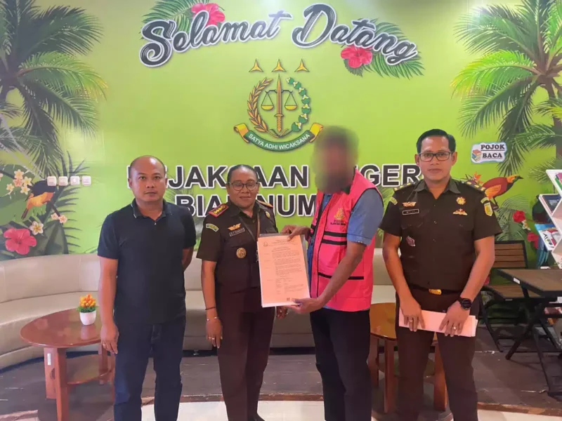 Keterangan foto; Tim Penyidik pada Kejaksaan Negeri Biak Numfor telah melakukan pemeriksaan terhadap Tersangka dengan Inisial : Y.M.P., Rabu (13/09/2023).