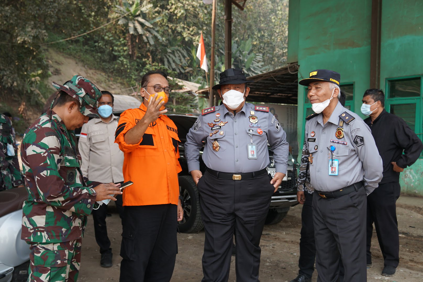 Kemenkumham Jabar Salurkan Bantuan Bagi Petugas Damkar di TPA Sarimukti I Teras Media