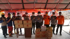 Keterangan foto : Jajaran Kanwil Kemenkumham Jabar beserta Petugas Damkar di TPA Sarimukti, (Jum'at, 1/9/2023) 