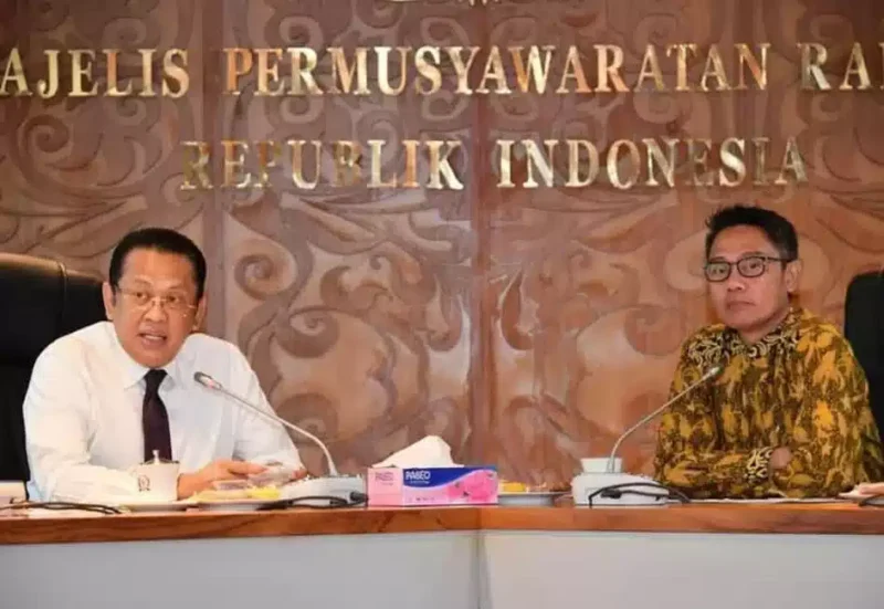 Keterangan foto : Pengamat Politik, Iskandarsyah memakai baju batik, Jumat (1/9/2023)
