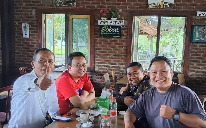 Keterangan foto : Angkatan Muda Siliwangi (AMS) dan Viking Sumatera Utara memberikan Ucapan Terima Kasih kepada Gubernur Jawa Barat Ridwan Kamil, Selasa (5/9/2023)