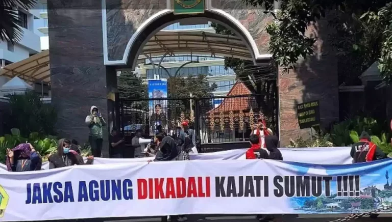 IMG-20230905-WA0070 Gawat, Massa Aksi Minta Kejagung Periksa Rapidin Simbolon Terkait Anggaran Covid 19 I Teras Media