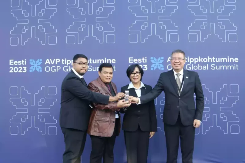 Keterangan foto : Kepala BPHN Widodo Ekatjahjana saat menerima penghargaan the winner of OGP awards , (Kamis, 7/9/2023) 