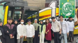 Muhaimin Iskandar, alias Cak Imin, melakukan perjalanan Ziarah ke Makam Wali Songo yang bertajuk 