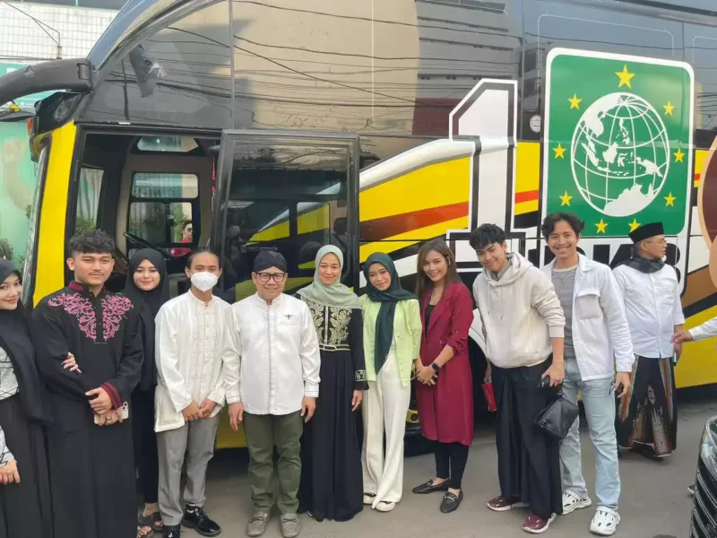 Muhaimin Iskandar, alias Cak Imin, melakukan perjalanan Ziarah ke Makam Wali Songo yang bertajuk 