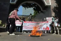 Keterangan foto : Forum Komunikasi Mahasiswa Sumatera Utara Jakarta mendesak Jaksa Agung agar mencopot Kepala Kejaksaan Tinggi Sumatera Utara, Idianto, Rabu (12/9/2023)