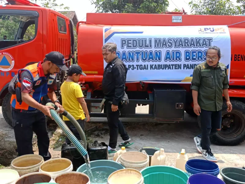 Keterangan foto; Program percepatan peningkatan tata guna air irigasi Kabupaten pandeglang, Minggu (17/09/2023).