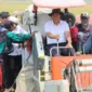 Keterangan foto; Penjabat (Pj) Gubernur Banten Al Muktabar melakukan gerakan panen raya padi Kelompok Tani, Minggu (17/09/2023).