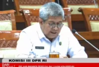 Keterangan foto : Keterangan foto ; Calon Hakim Konstitusi Firdaus Dewilmar menjawab pertanyaan anggota Komisi III DPR saat uji kelayakan dan kepatutan di kompleks Parlemen, Jakarta, Senin (25/9/2023)
