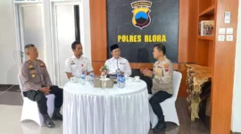 Keterangan Poto: Tim Kompolnas di ketuai oleh H. Mohammad Dawam, S.H.I., M.H. didampinggi oleh Staf Set Kompolnas dan diterima langsung oleh Kapolres Blora Agus Puryadi, SH, SIK, M. Si Bersama Wakapolres Blora Kompol Riwayat Sosiyanto, SH, M. Si.