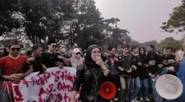 Keterangan foto : Proses penyidikan dugaan pungutan liar (pungli) yang dilakukan oknum Kepala Desa Pagelaran, Kecamatan Malingping, Lebak, Banten disorot aktivis mahasiswa, Ratu Nisya Yulianti, yang juga Ketua Umum HMI Cabang Lebak, Rabu (27/9/2023)