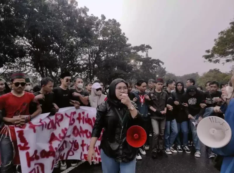 Keterangan foto : Proses penyidikan dugaan pungutan liar (pungli) yang dilakukan oknum Kepala Desa Pagelaran, Kecamatan Malingping, Lebak, Banten disorot aktivis mahasiswa, Ratu Nisya Yulianti, yang juga Ketua Umum HMI Cabang Lebak, Rabu (27/9/2023)